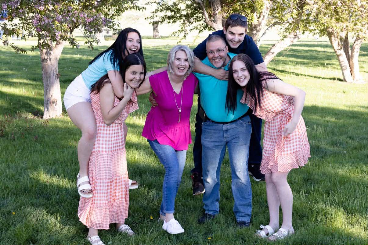 Deanna Cotten with family